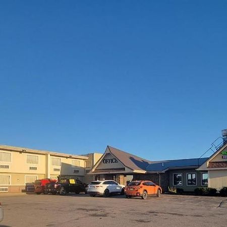 Days Inn By Wyndham West Branch Iowa City Area Exterior photo