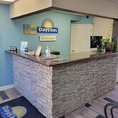 Days Inn By Wyndham West Branch Iowa City Area Exterior photo