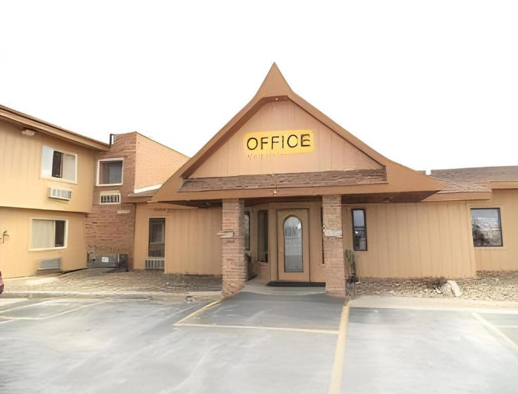 Days Inn By Wyndham West Branch Iowa City Area Exterior photo