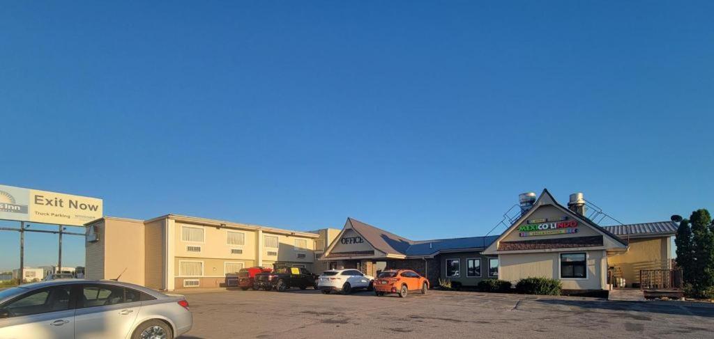 Days Inn By Wyndham West Branch Iowa City Area Exterior photo