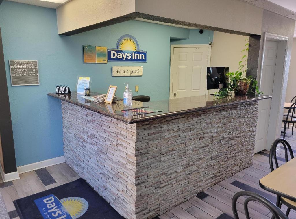 Days Inn By Wyndham West Branch Iowa City Area Exterior photo