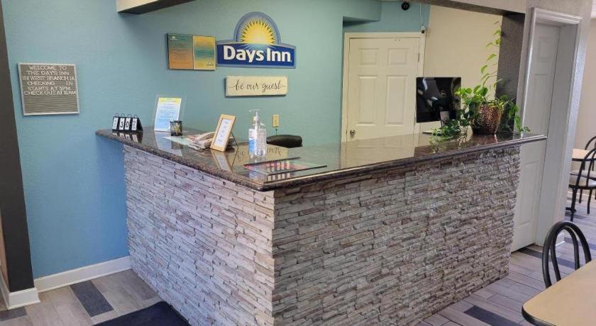 Days Inn By Wyndham West Branch Iowa City Area Exterior photo