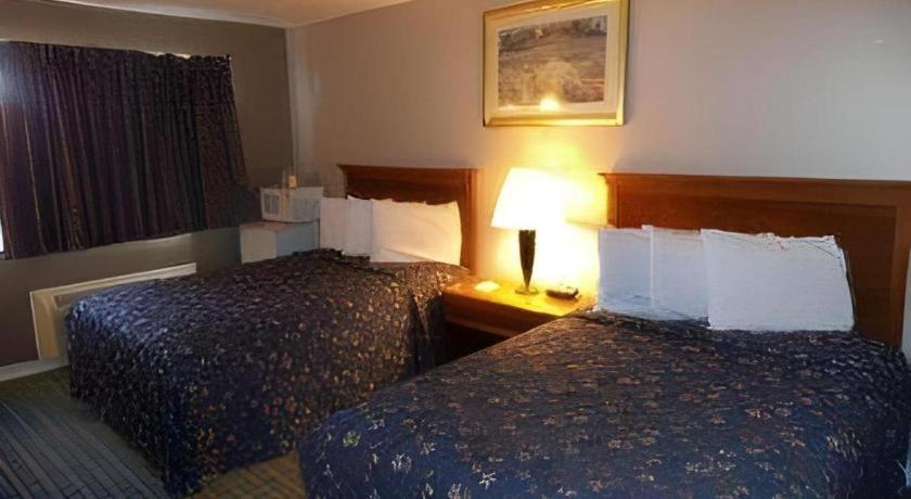 Days Inn By Wyndham West Branch Iowa City Area Exterior photo